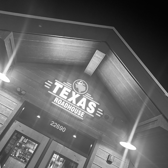 Meet your Posher, Jennifer - Picture 3 of 11